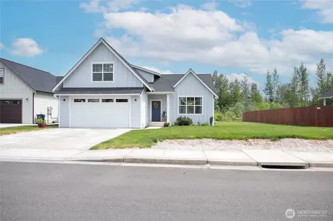 310 Daybreak Ln, Nooksack, WA 98276