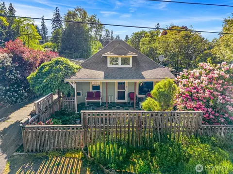 1517 Fairvew St, Bellingham, WA 98229
