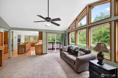 Living - 34888 336th Ave SE, Enumclaw, WA 98022 photo 3 of 4