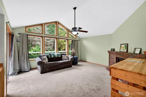 Living - 34888 336th Ave SE, Enumclaw, WA 98022 photo 2 of 4