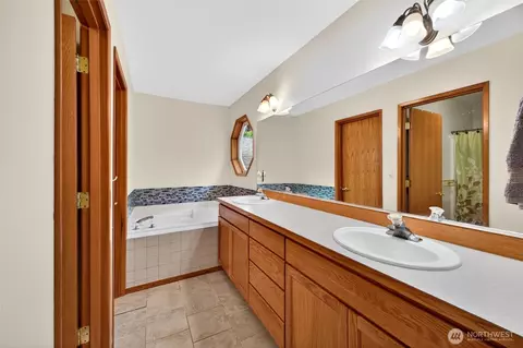 Bath - 34888 336th Ave SE, Enumclaw, WA 98022 photo 3 of 4
