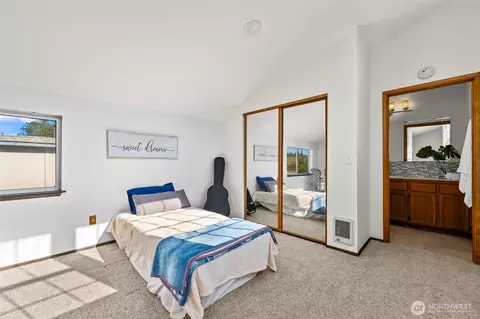 Bedroom - 220 E Olympic Dr, Grapeview, WA 98546 photo 4 of 7