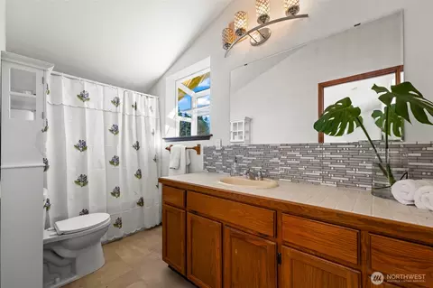 Bath - 220 E Olympic Dr, Grapeview, WA 98546 photo 2 of 3