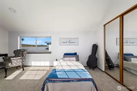 Bedroom - 220 E Olympic Dr, Grapeview, WA 98546 photo 5 of 7