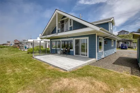 47811 Pacific Ave, Moclips, WA 98562