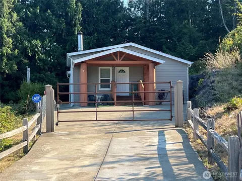 61 Nevergiveup Rd, Brinnon, WA 98320