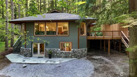 6929 Baker Cir, Deming, WA 98244