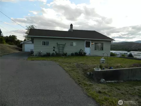 110 1st St E, Tonasket, WA 98855