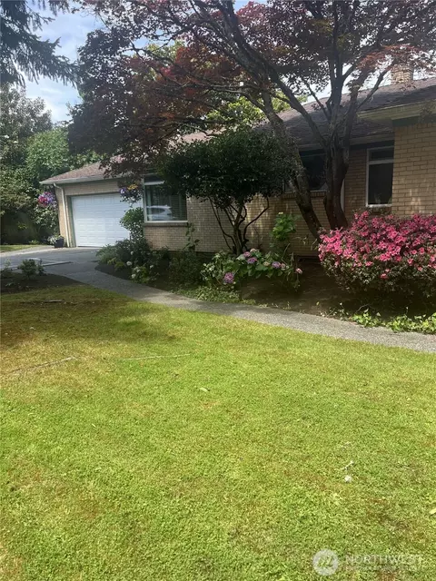 6034 SE 22nd St, Mercer Island, WA 98040