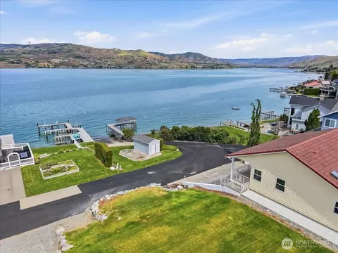 1496 S Lakeshore Rd, Chelan, WA 98816