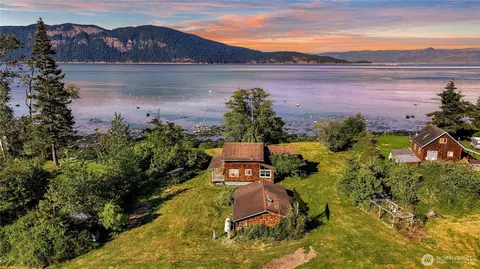 1611 Jas Airport Ln, Anacortes, WA 98221