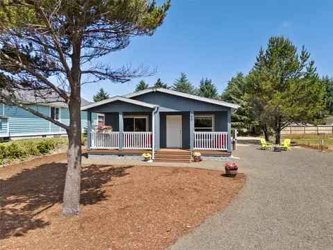 190 Clover St NW, Ocean Shores, WA 98569