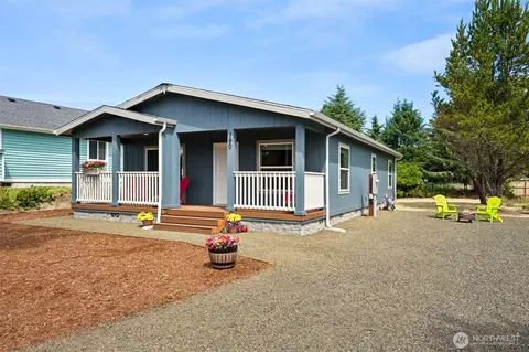 190 Clover St NW, Ocean Shores, WA 98569