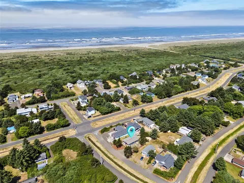 190 Clover St NW, Ocean Shores, WA 98569