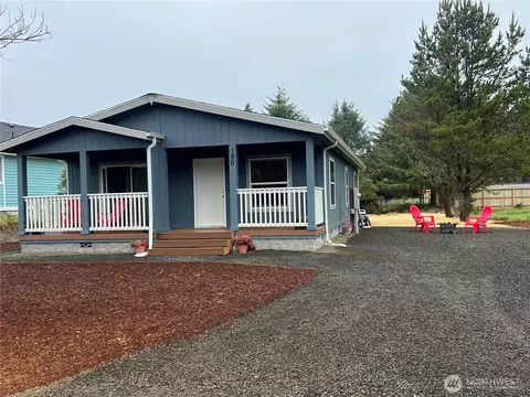 190 Clover St NW, Ocean Shores, WA 98569