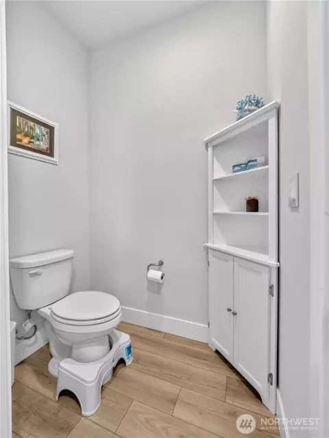 Bath - 3522 Elmont Ave, Enumclaw, WA 98022 photo 2 of 5