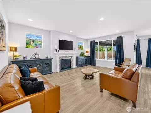 Living - 3522 Elmont Ave, Enumclaw, WA 98022 photo 4 of 4