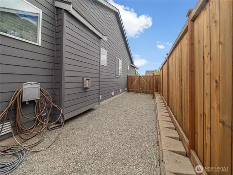 Exterior - 3522 Elmont Ave, Enumclaw, WA 98022 photo 6 of 9