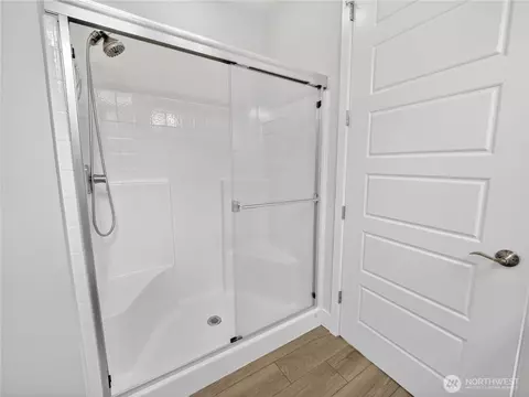 Bath - 3522 Elmont Ave, Enumclaw, WA 98022 photo 4 of 5