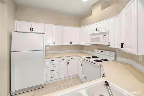 Kitchen - 23908 Bothell Everett Hwy #A304, Bothell, WA 98021 photo 3 of 3