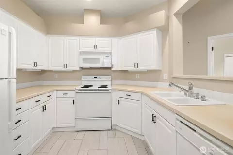 Kitchen - 23908 Bothell Everett Hwy #A304, Bothell, WA 98021 photo 1 of 3