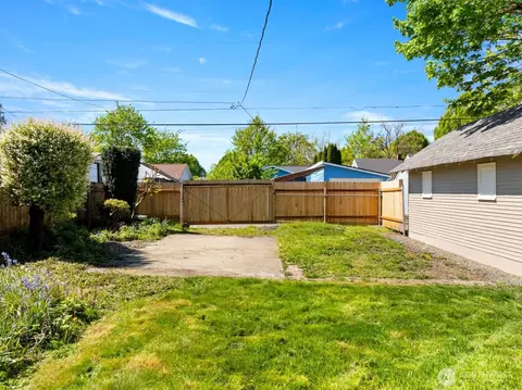 Exterior - 471 16th Ave, Longview, WA 98632 photo 6 of 9