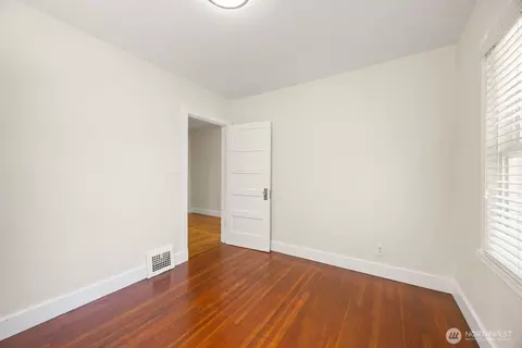 Bedroom - 471 16th Ave, Longview, WA 98632 photo 4 of 6