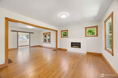 Living - 471 16th Ave, Longview, WA 98632 photo 1 of 3