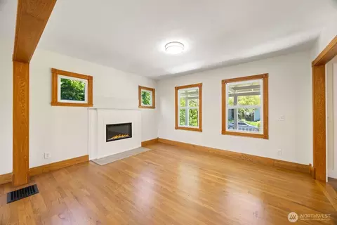 Living - 471 16th Ave, Longview, WA 98632 photo 3 of 3
