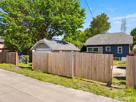 Exterior - 471 16th Ave, Longview, WA 98632 photo 8 of 9