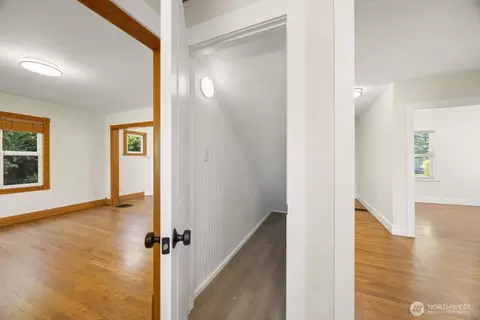Entry Way - 471 16th Ave, Longview, WA 98632 photo 2 of 3