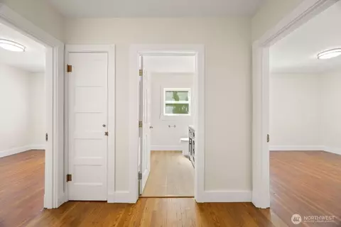 Entry Way - 471 16th Ave, Longview, WA 98632 photo 3 of 3
