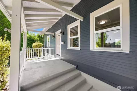 Exterior - 471 16th Ave, Longview, WA 98632 photo 4 of 9