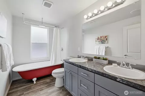 Bath - 2117 Lombard Ave, Everett, WA 98201 photo 2 of 2