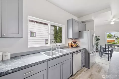 Kitchen - 2117 Lombard Ave, Everett, WA 98201 photo 4 of 4