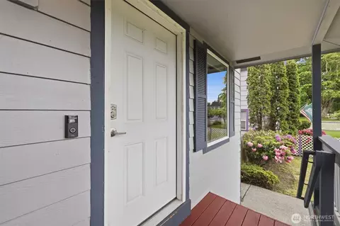 Entry Way - 2117 Lombard Ave, Everett, WA 98201 photo 1 of 3