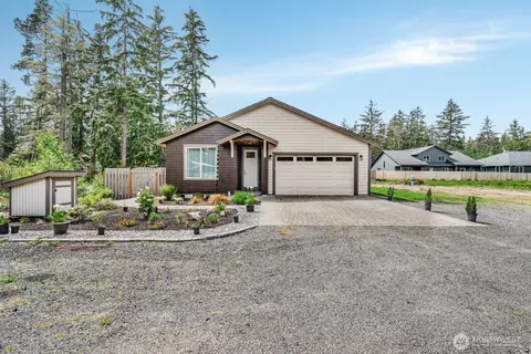 27905 V St, Ocean Park, WA 98640