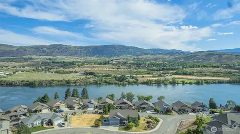 2840 Akamai Way, East Wenatchee, WA 98802