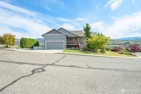 2840 Akamai Way, East Wenatchee, WA 98802