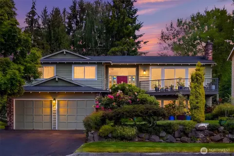 1033 8th Ave S, Edmonds, WA 98020