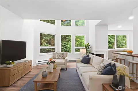 3423 W Government Way #8, Seattle, WA 98199