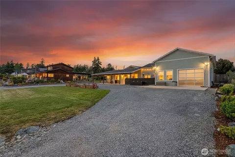 11043 Bayview Edison Rd, Mount Vernon, WA 98273