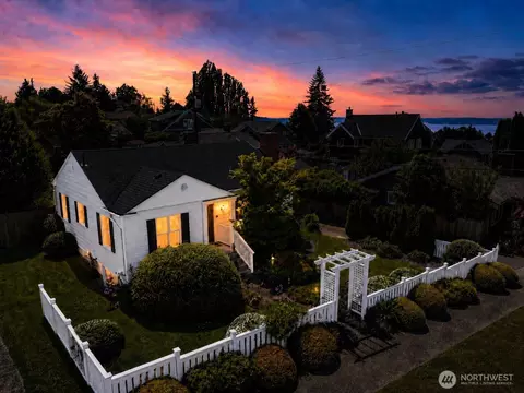 4409 SW Dawson St, Seattle, WA 98136