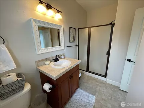 Bath - 897 Spaulding Cir, Buckley, WA 98321 photo 5 of 5