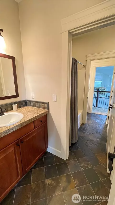 Bath - 897 Spaulding Cir, Buckley, WA 98321 photo 4 of 5