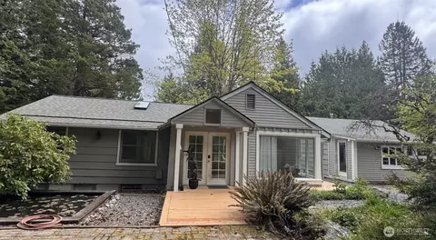 4215 Lakeway Dr, Bellingham, WA 98229