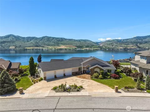124 Waterview Dr, Chelan, WA 98816