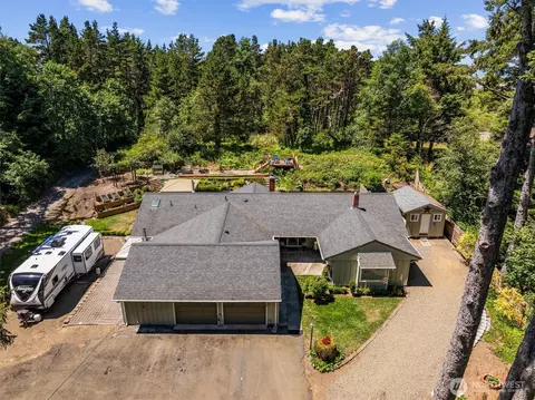 25719 Park Ave, Ocean Park, WA 98640