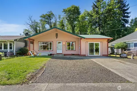 1334 Larch St, Raymond, WA 98577