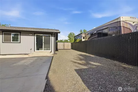 Exterior - 402 Johnson St, Enumclaw, WA 98022 photo 6 of 11